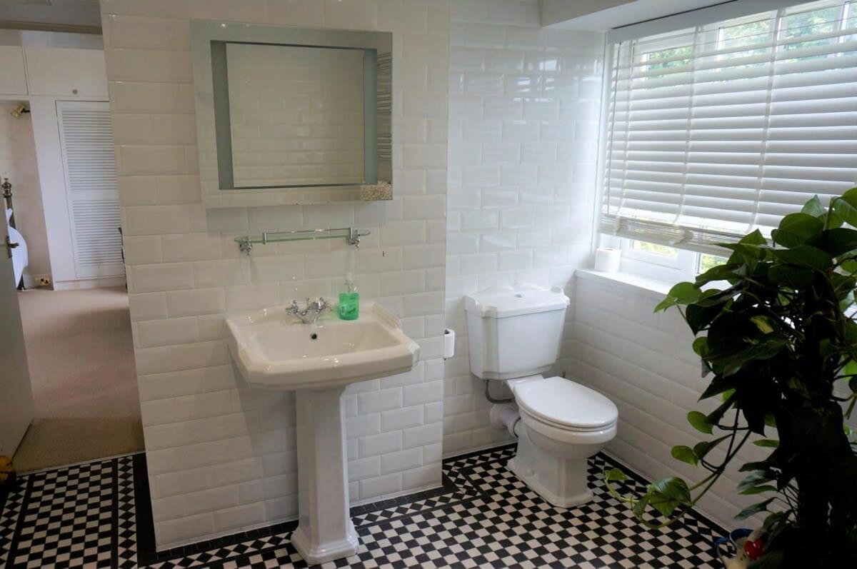 Spacious Town House With Swimming Pool Plymouth Eksteriør bilde