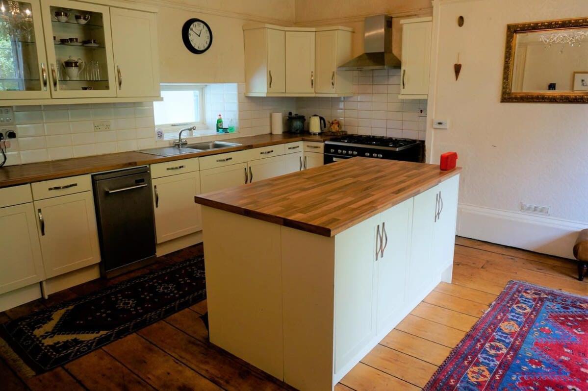 Spacious Town House With Swimming Pool Plymouth Eksteriør bilde