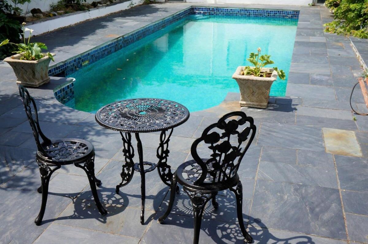 Spacious Town House With Swimming Pool Plymouth Eksteriør bilde